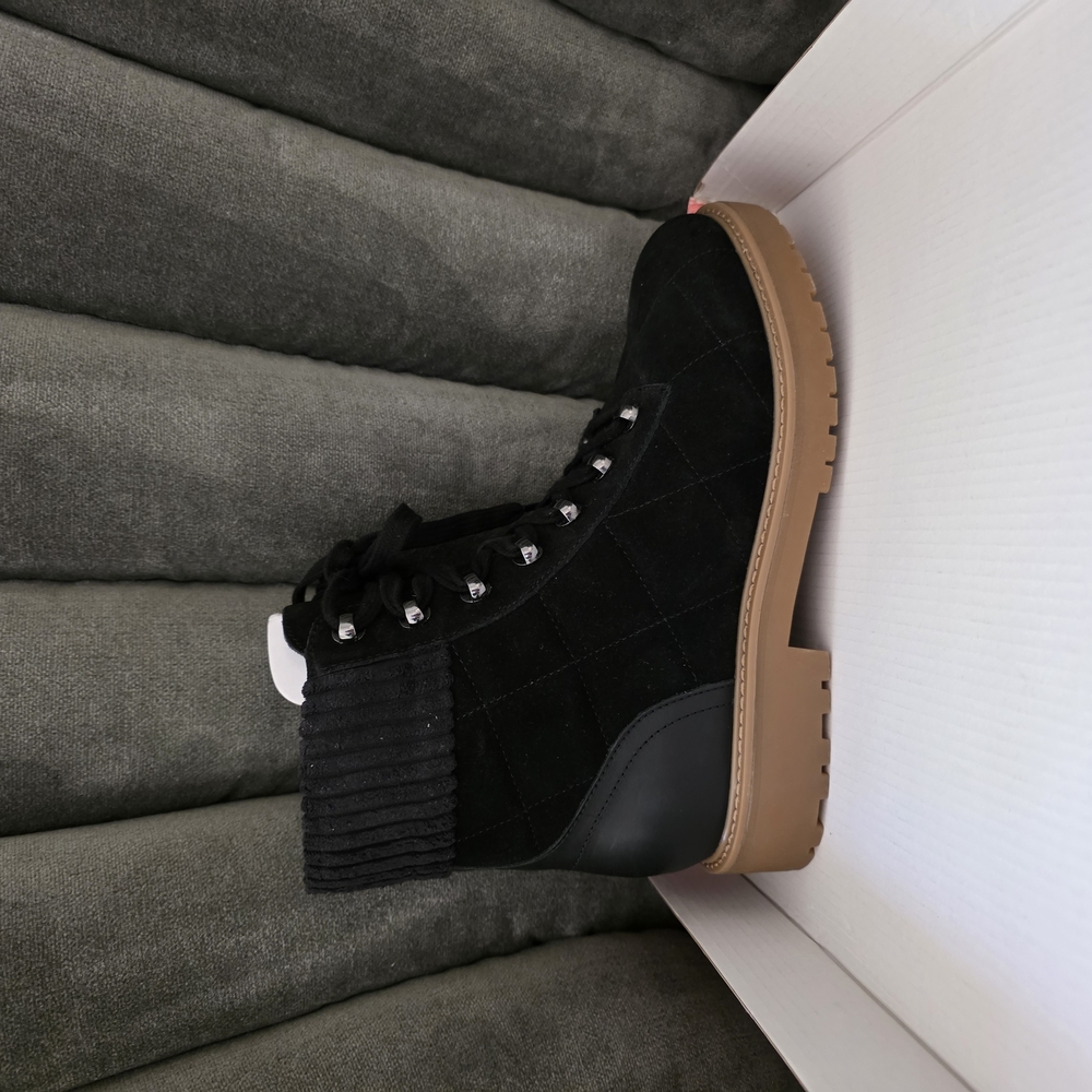 Easy Spirit Black and Tan Lace Up Boots